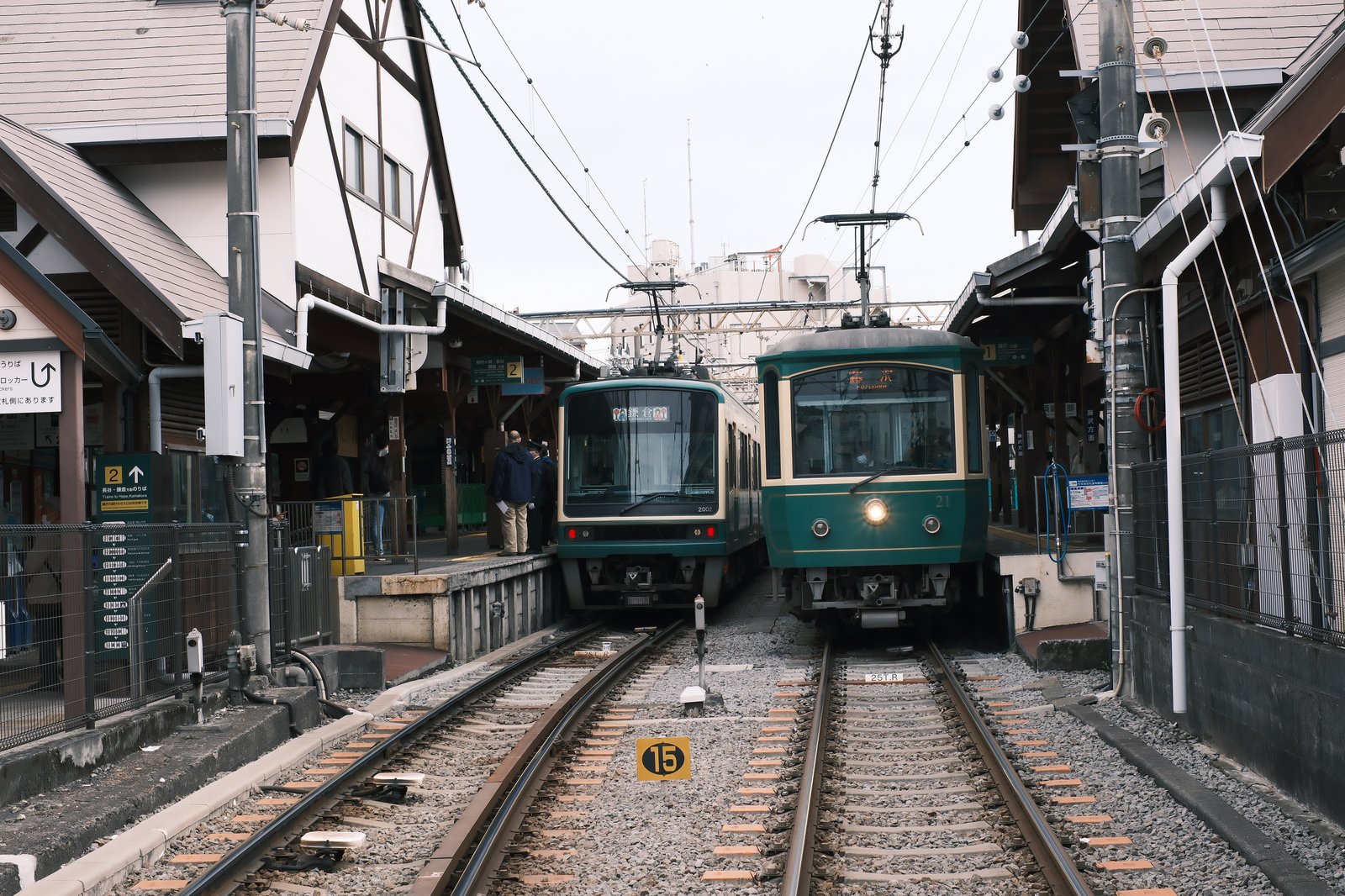 江之電列車交會